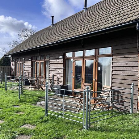 Poachers Hut - Captivating 1-Bed Cottage Shorwell Buitenkant foto