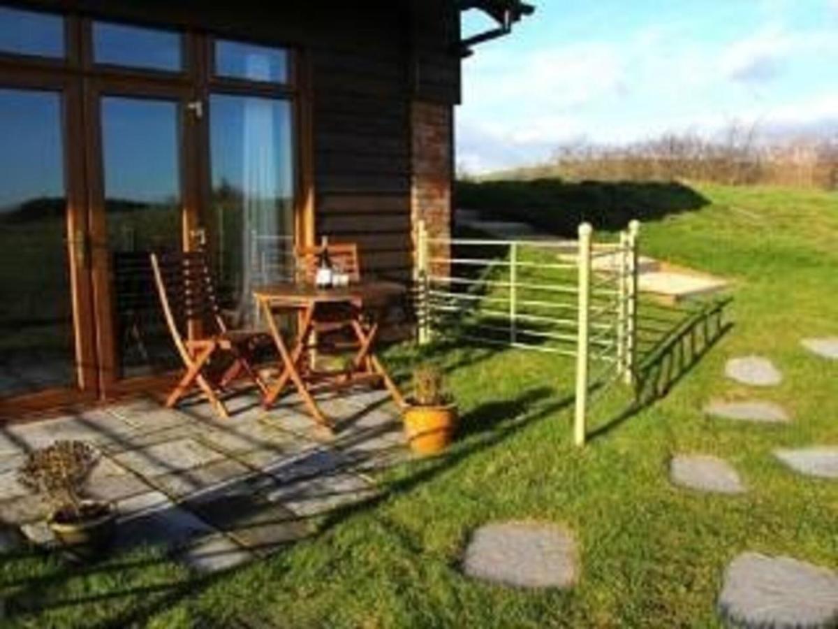 Poachers Hut - Captivating 1-Bed Cottage Shorwell Buitenkant foto