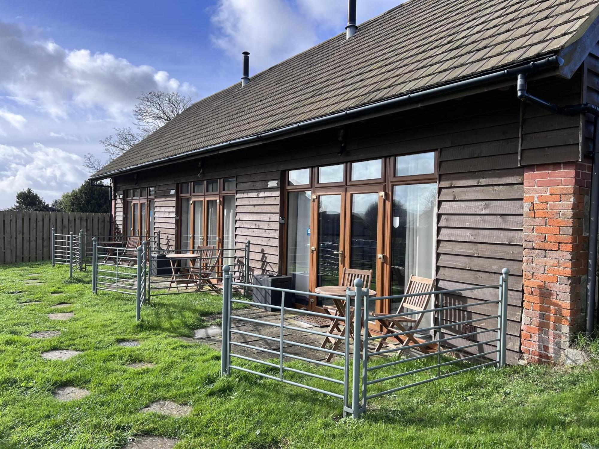 Poachers Hut - Captivating 1-Bed Cottage Shorwell Buitenkant foto